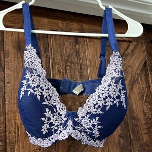 Wacoal lace bra- Navy and purple lace flowers size 34 DDD